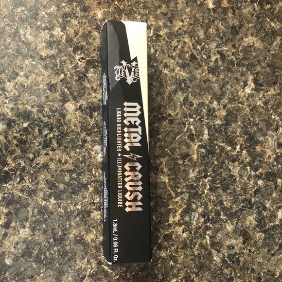 Kat Von D metal crush liquid highlighter - Picture 4 of 5